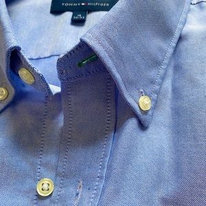⭐️Host Pick! Tommy Hilfiger slim fit dress shirt